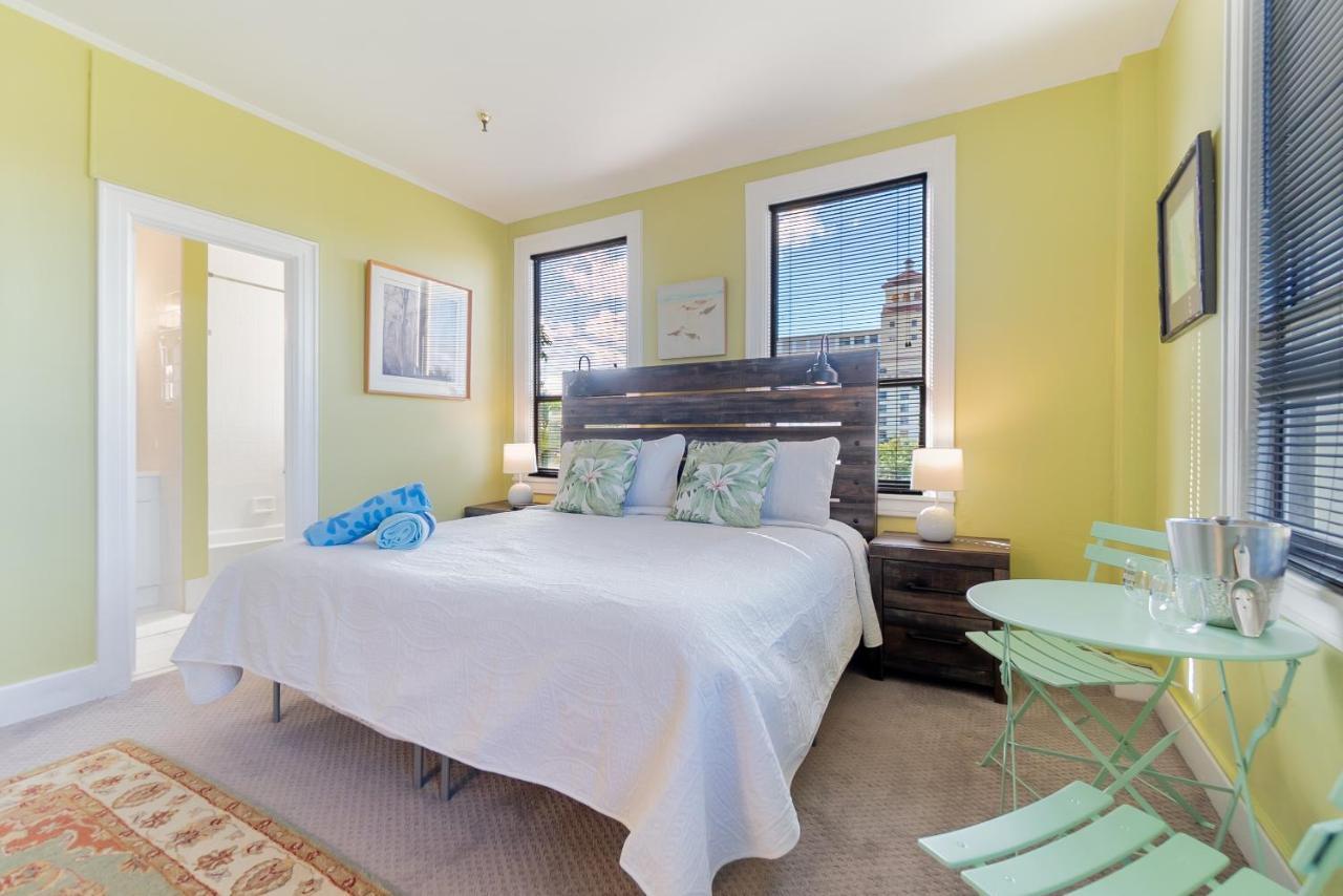 Palm Beach Island Condominiums Extérieur photo