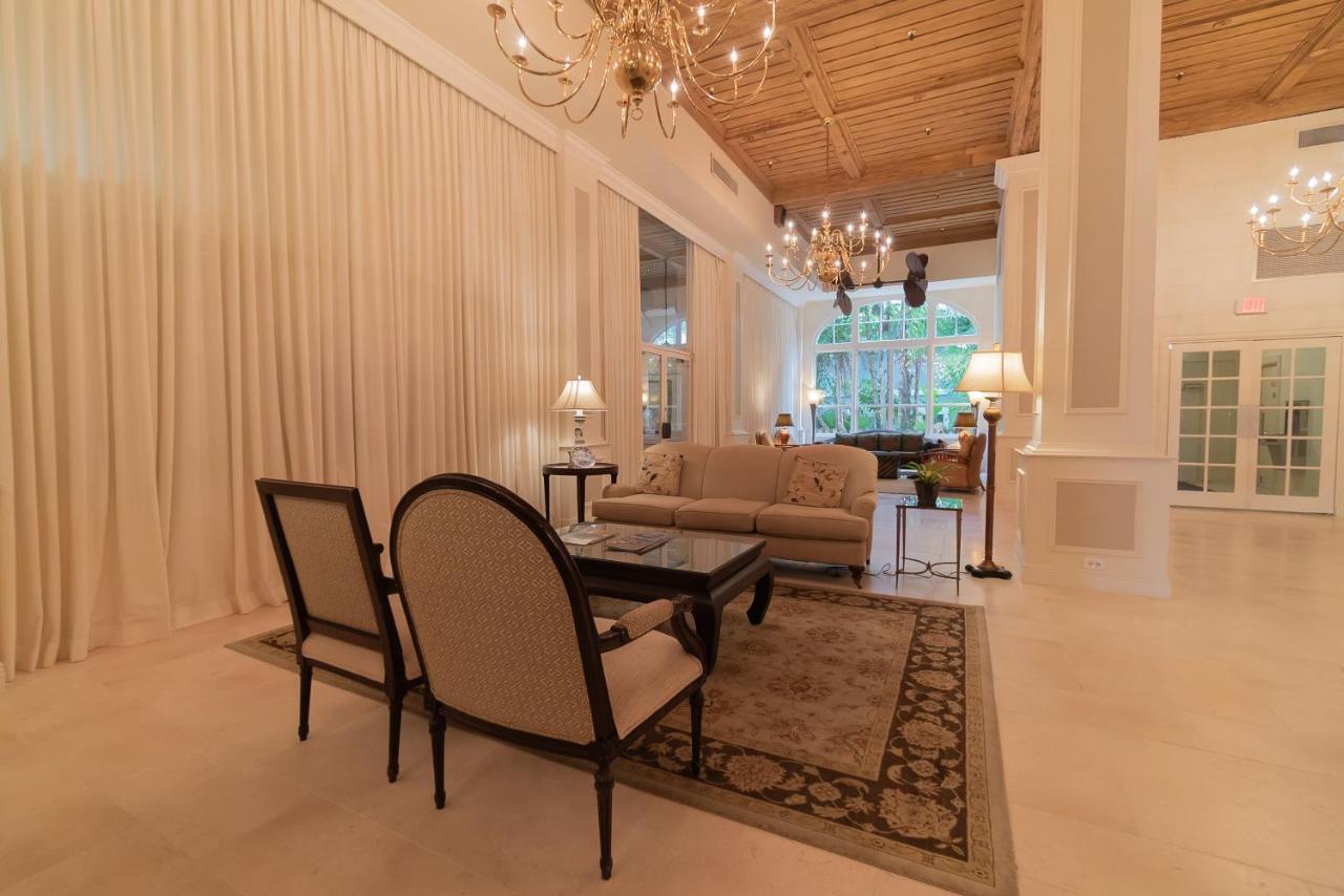 Palm Beach Island Condominiums Extérieur photo