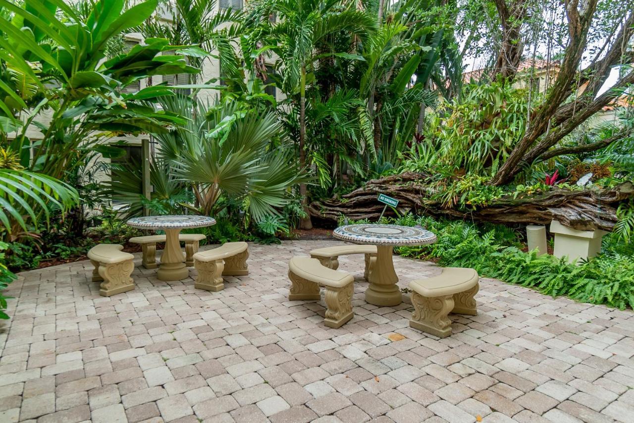 Palm Beach Island Condominiums Extérieur photo