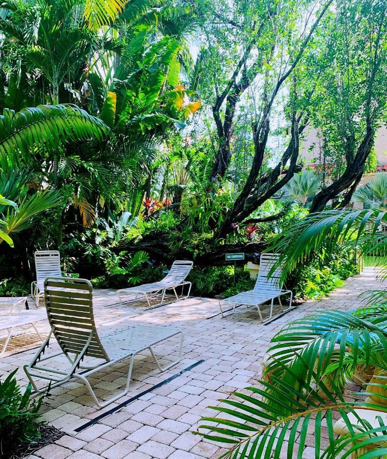Palm Beach Island Condominiums Extérieur photo